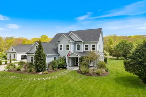 41 Shawandassee Rd, Waterford, CT 06385