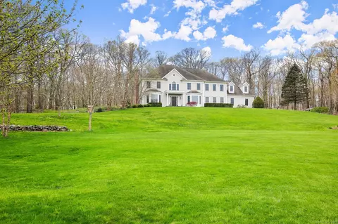 64 Chelsea Pl, Ridgefield, CT 06877
