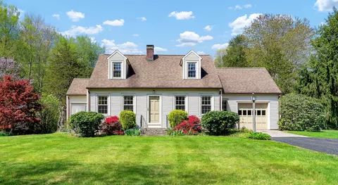 23 Woodhaven Dr, Avon, CT 06001