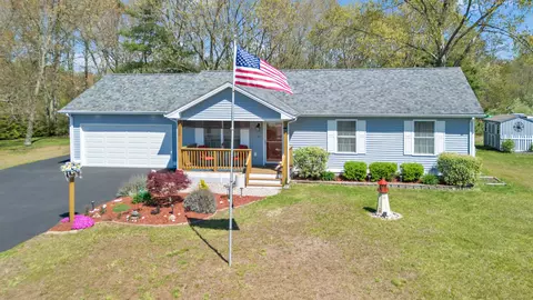 17 Brookside Dr, Plainfield, CT 06374