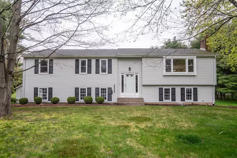 196 Farms Village Rd, Simsbury, CT 06092
