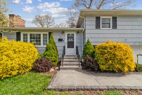 206 Ledgeside Ave, Waterbury, CT 06708