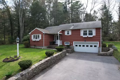 9 Raymond Dr, Barkhamsted, CT 06063