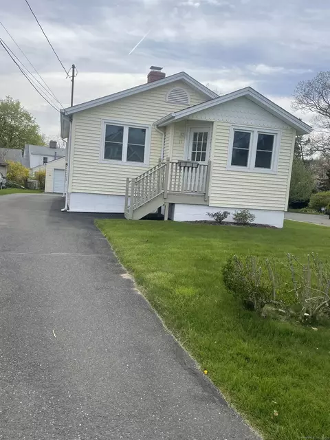 11 Edgewood St, Danbury, CT 06810