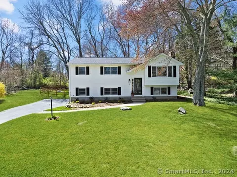 12 Mayfield Ter, East Lyme, CT 06333