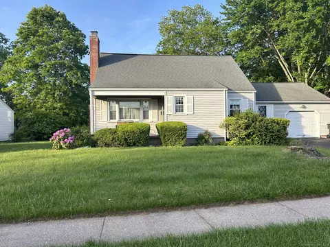 32 Farm Dr, East Hartford, CT 06108