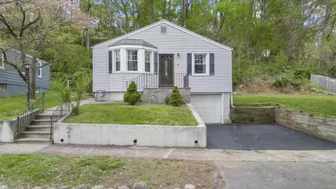 48 Huntington Ave, East Haven, CT 06512