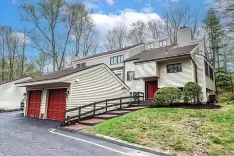 7 Bristol Path #7, Brookfield, CT 06804