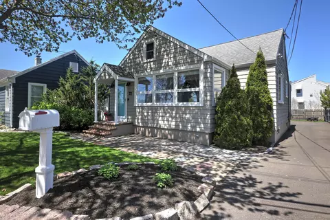 22 South St, East Haven, CT 06512