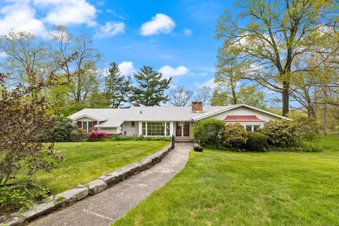 7 Acorn Dr, East Lyme, CT 06357