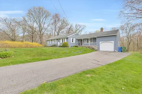 6 Harlan Pl, East Hampton, CT 06424