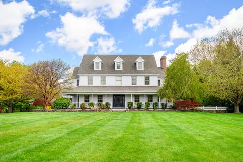 15 Merlins Ln, Newtown, CT 06470