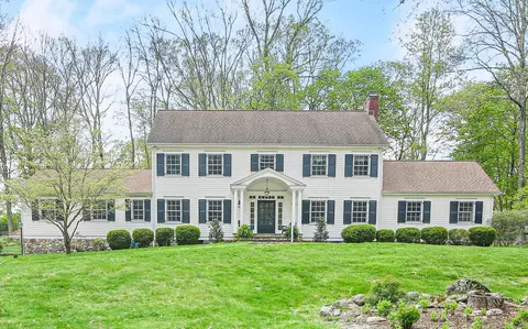 61 Bittersweet Ln, New Canaan, CT 06840