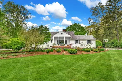 367 Cedar Ln, New Canaan, CT 06840