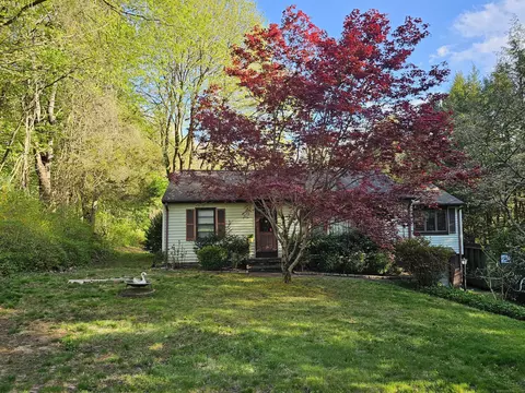 5 Longview Rd, Newtown, CT 06482