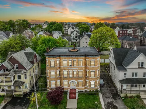 31 Dwight St, New Britain, CT 06051