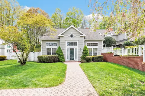 235 Mayfield Dr #235, Trumbull, CT 06611