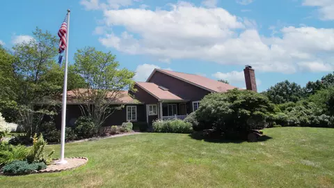 23 Hemingway Dr, Wallingford, CT 06492