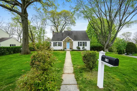 12 Devonshire Dr, Darien, CT 06820