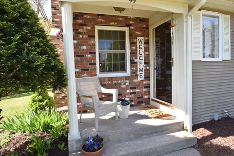 49 Early Dawn Cir #49, Windsor, CT 06095