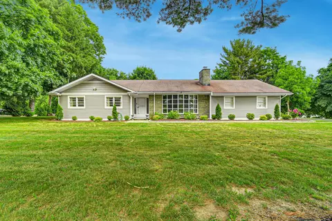 99 Elliott Rd, Trumbull, CT 06611