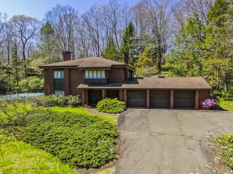 42 Andrews St, Southington, CT 06489