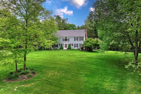 326 Cedarwood Dr, Orange, CT 06477