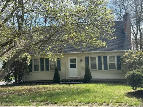 5 Pennicott Rd, Waterford, CT 06375
