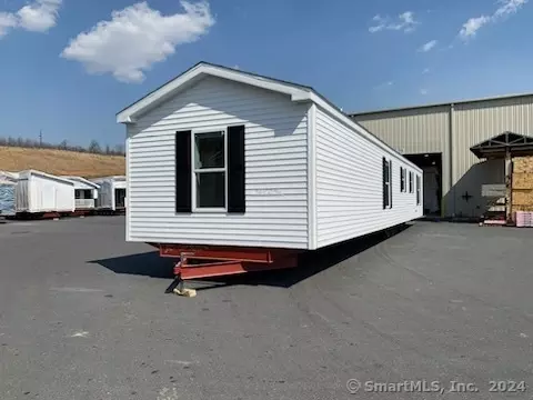 40 Marble Ln #40, Milford, CT 06460