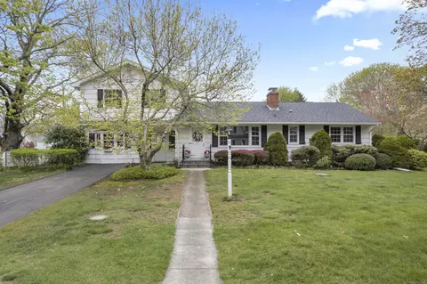 2 Valerie St, Waterford, CT 06385