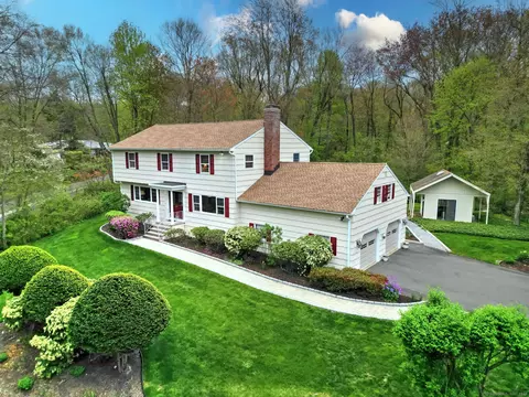105 Pease Rd, Woodbridge, CT 06525