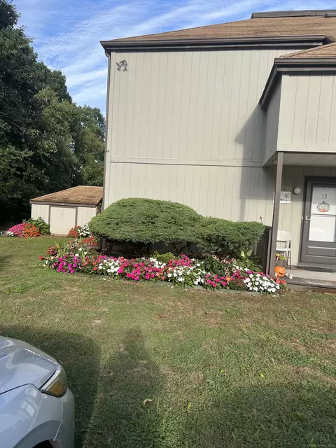 12 Pineview Dr #D, Branford, CT 06405