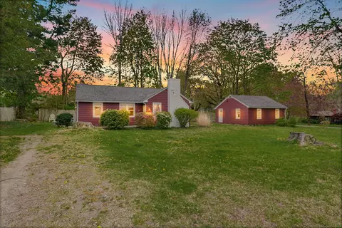 14 Fairview Rd, Woodbridge, CT 06525