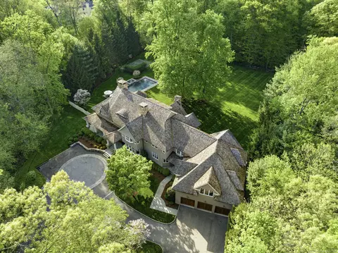 402 Spring Water Ln, New Canaan, CT 06840