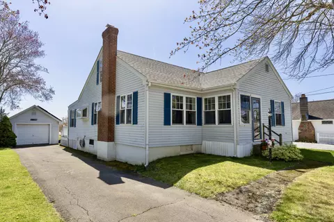 90 Chalker Beach Rd, Old Saybrook, CT 06475
