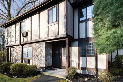 533 Swanson Cres #533, Milford, CT 06461