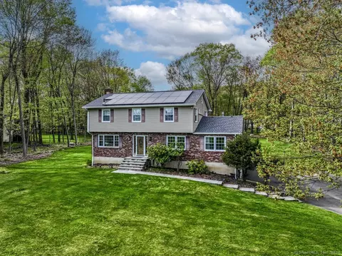 12 Fleetwood Dr, New Fairfield, CT 06812