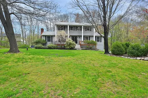 25 Pell Mell Dr, Bethel, CT 06801
