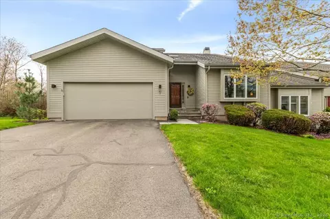 7 Lancaster Ct #7, Avon, CT 06001