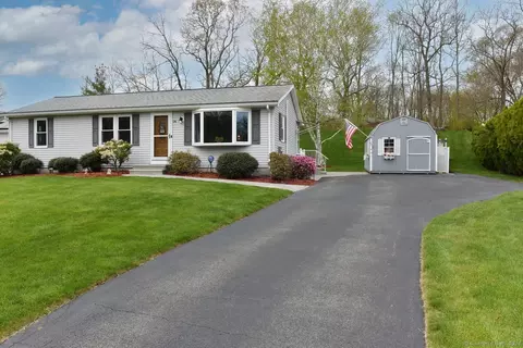 24 Kingfisher Way, Waterford, CT 06385
