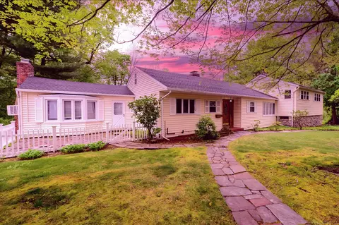 21 Sunset Dr, Danbury, CT 06810