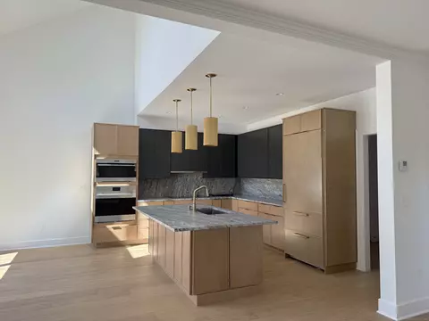 34 Village Cir, Guilford, CT 06437