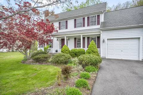 222 Debbie Dr, Meriden, CT 06451