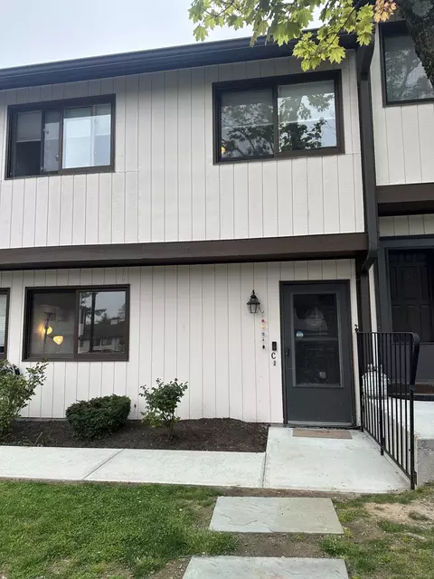 27 Crows Nest Ln #8C, Danbury, CT 06810