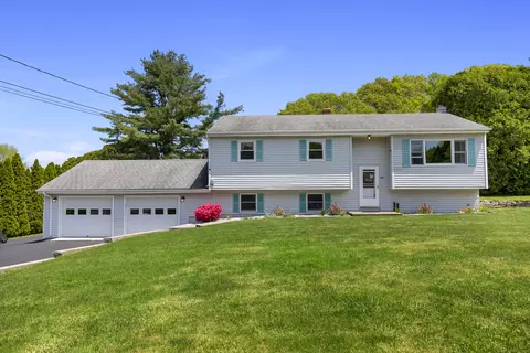 88 Leitao Dr, Montville, CT 06370