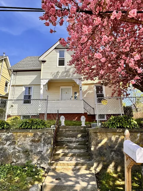 64 Peck St, Norwich, CT 06360