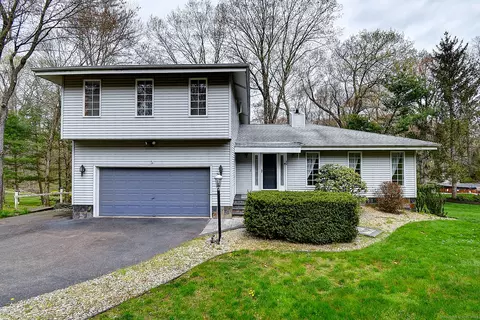 88 Knollwood Rd, Manchester, CT 06042