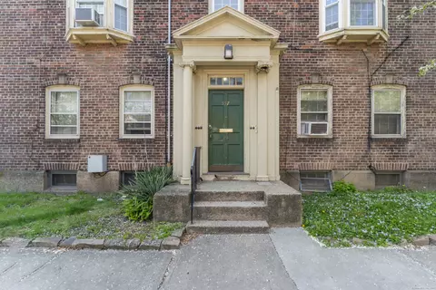 557 Wilmot Ave #3, Bridgeport, CT 06607