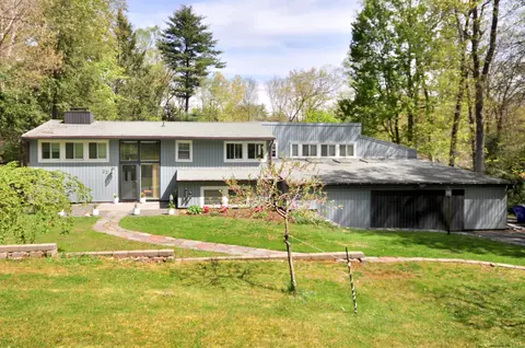 22 Gordon St, Simsbury, CT 06070