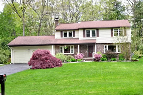 2 Lighthouse Hill Rd, Windsor, CT 06095